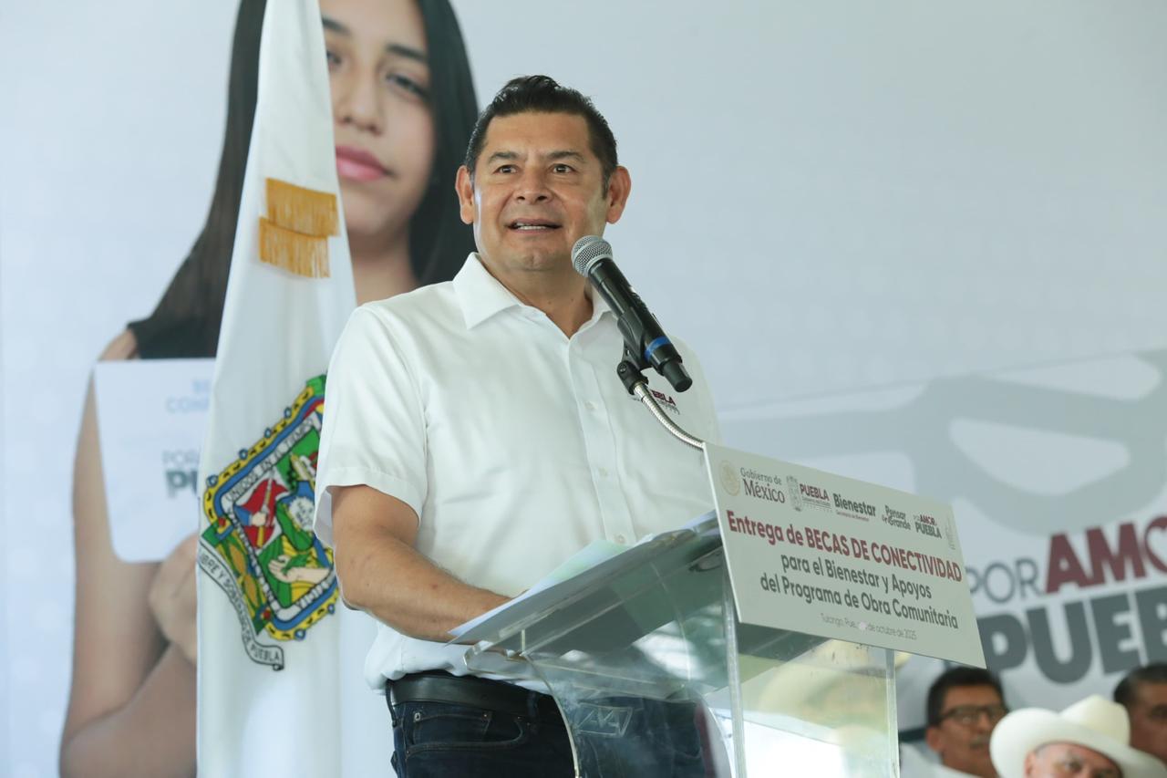 Gobierno de Puebla fortalece el programa de Obra Comunitaria en Acatlán