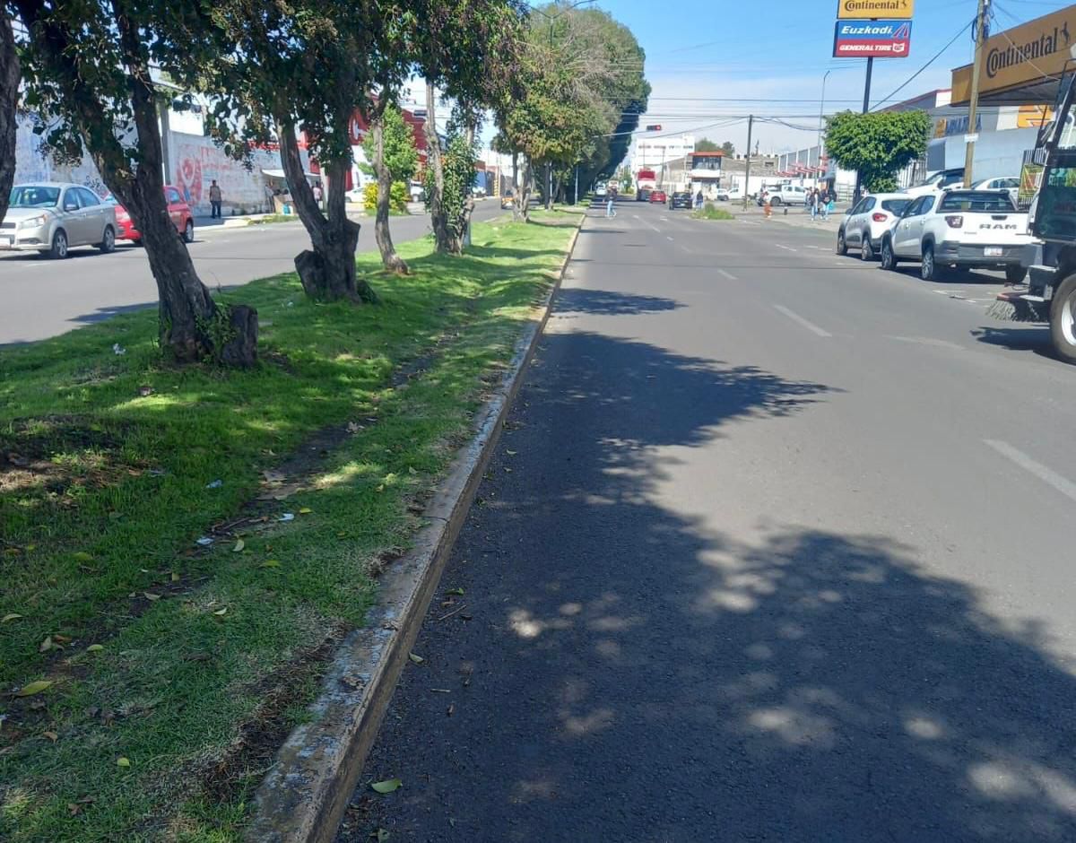Gobierno del Estado limpia más de mil kilómetros de vialidades en Puebla capital calle