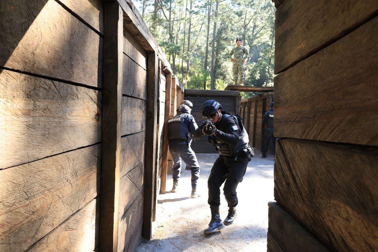 La Secretaría de Marina capacita a la Policía Estatal para fortalecer capacidades operativas practica