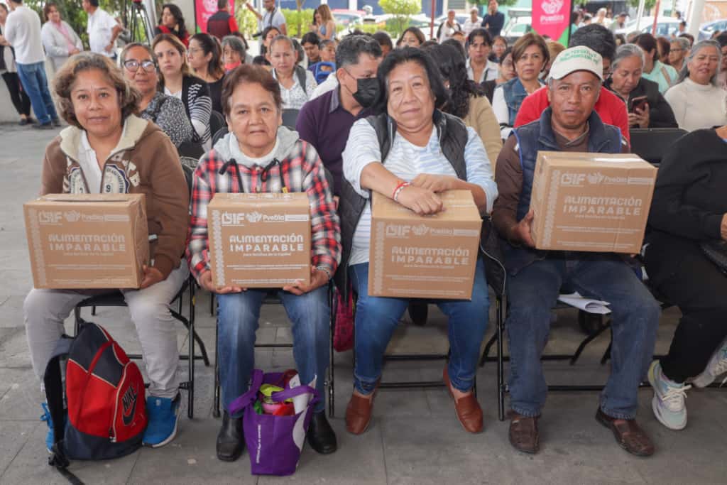 Pepe Chedraui entrega apoyos alimentarios a familias de San Baltazar Campeche