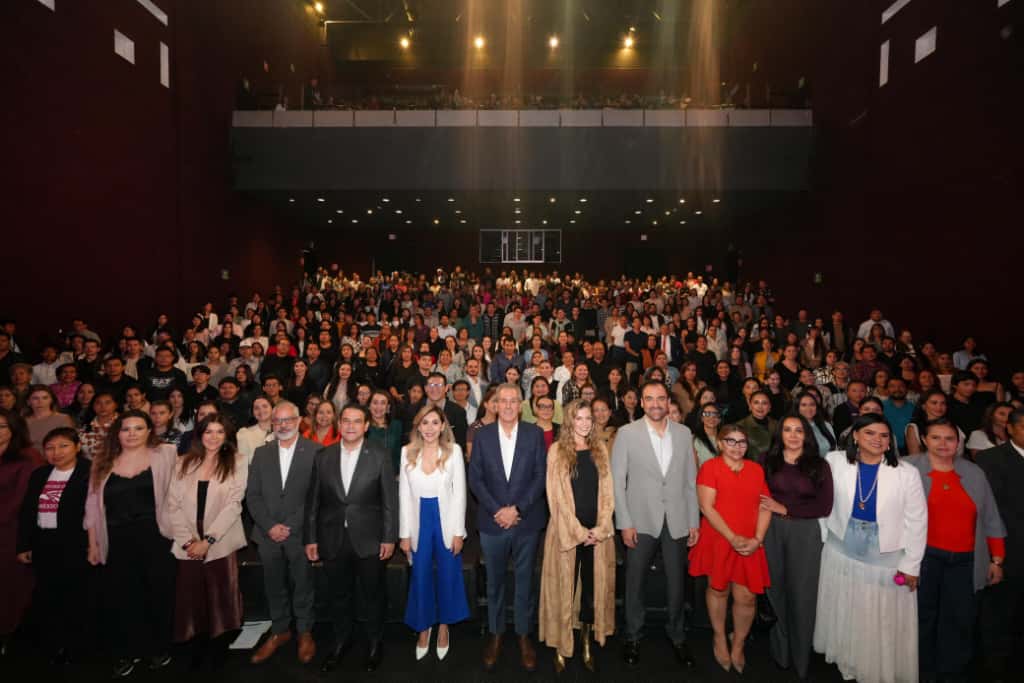 Pepe Chedraui participa en "Conéctate Emprendedor" con Ana Victoria García Álvarez