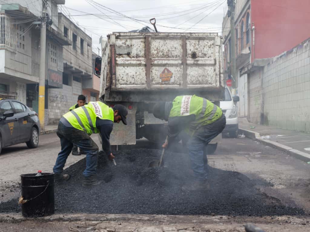 Pepe Chedraui supervisa avances del programa “Bacheando Puebla”