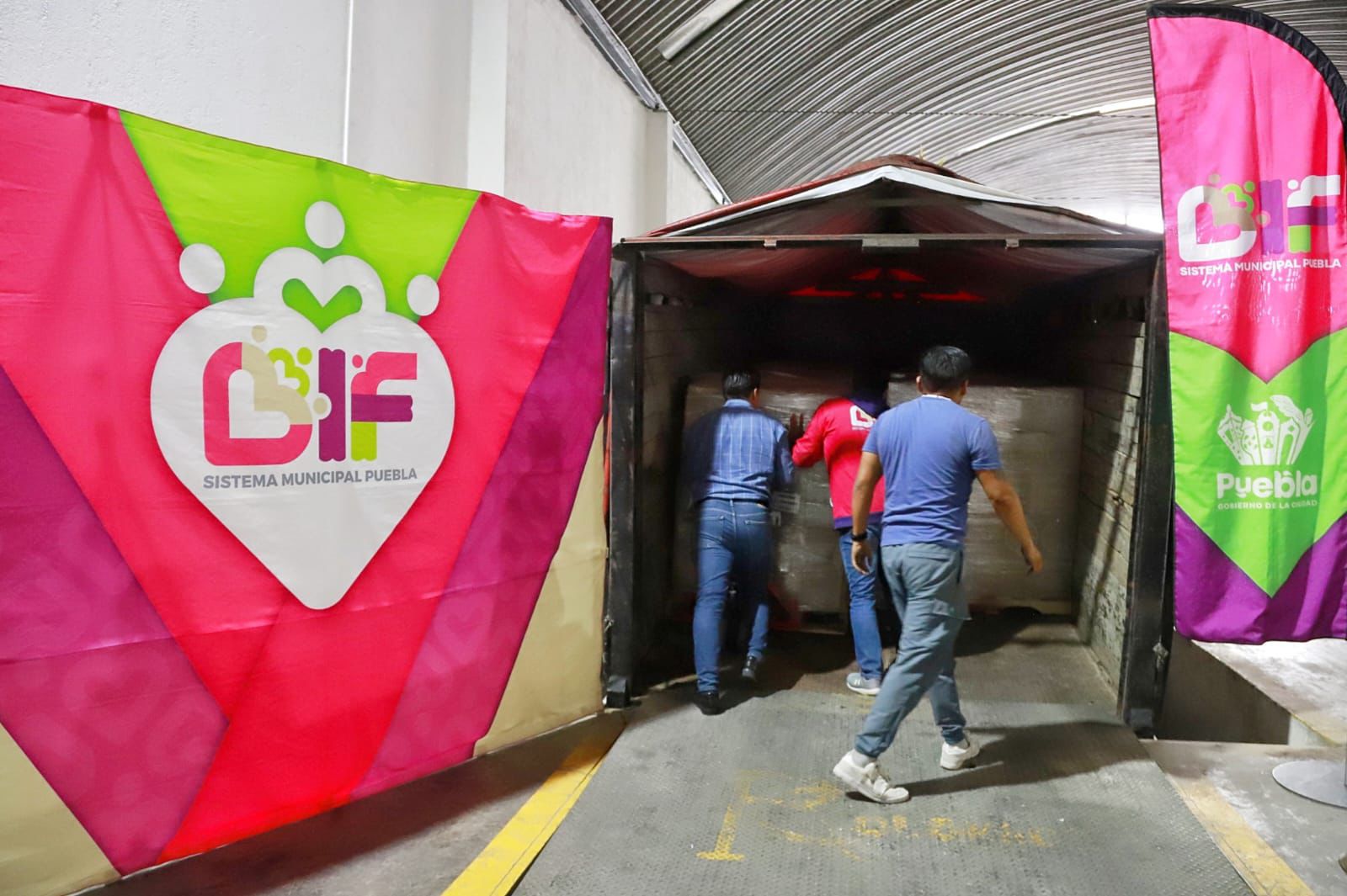 Puebla Capital envía ayuda alimentaria a familias damnificadas por la tormenta Raymond