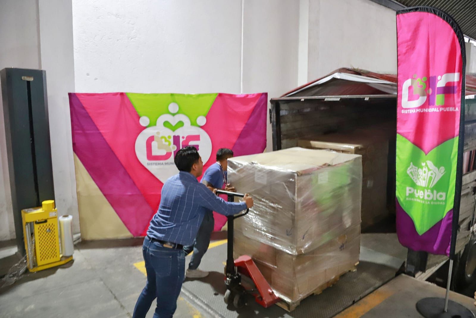 Puebla Capital envía ayuda alimentaria a familias damnificadas por la tormenta Raymond