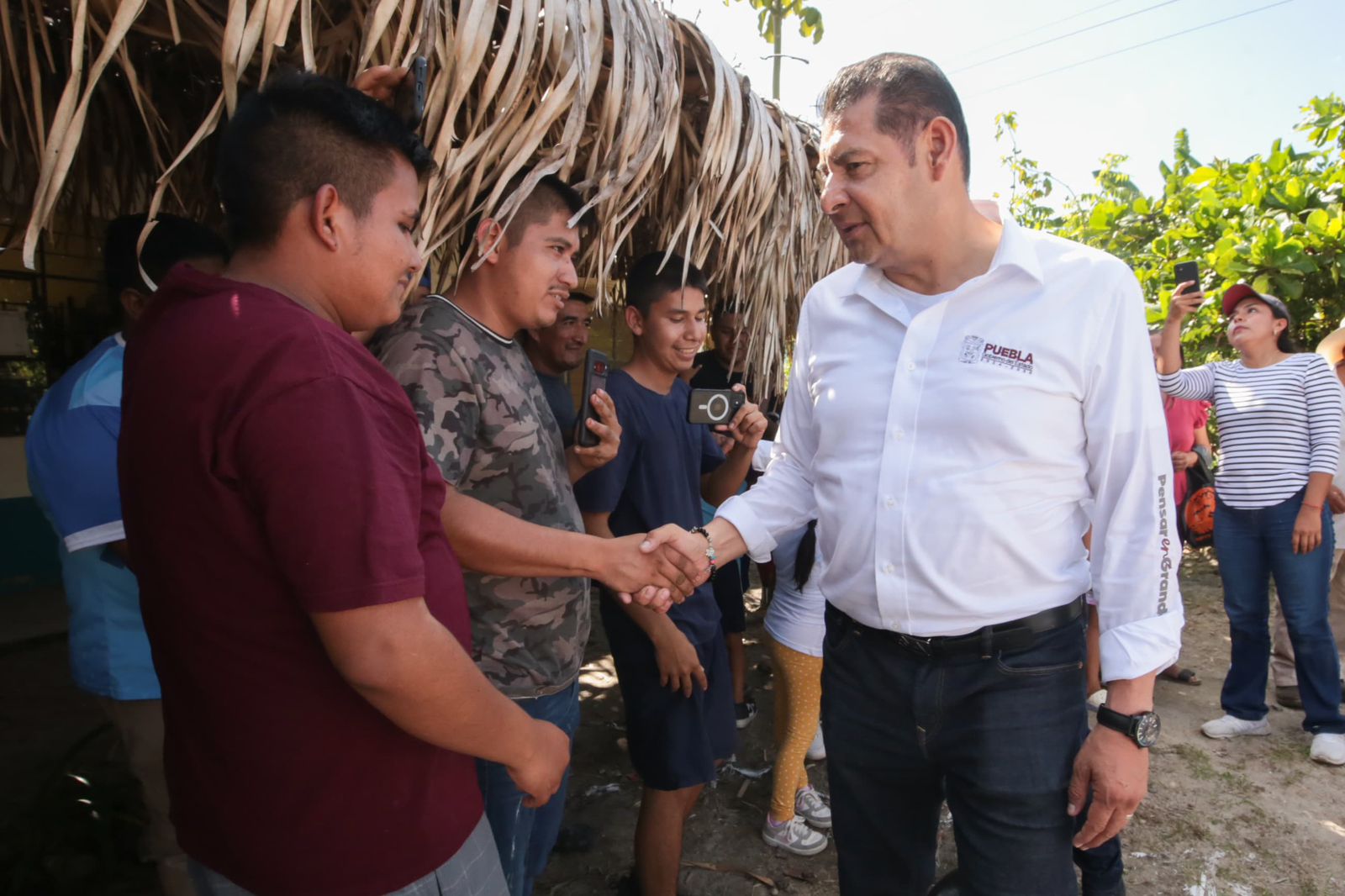 Rehabilitan carreteras en Tenampulco para mejorar conexión con Veracruz Armenta