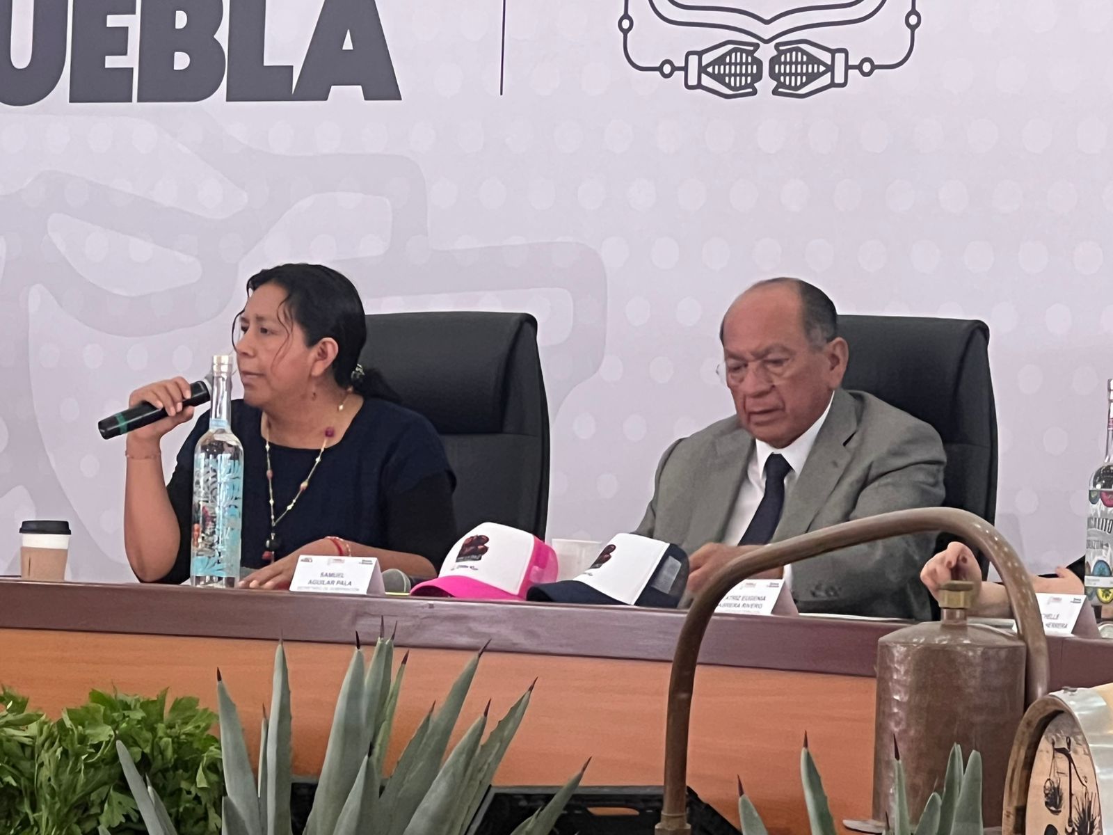 Puebla gana 17 medallas por su mezcal en certamen mundial