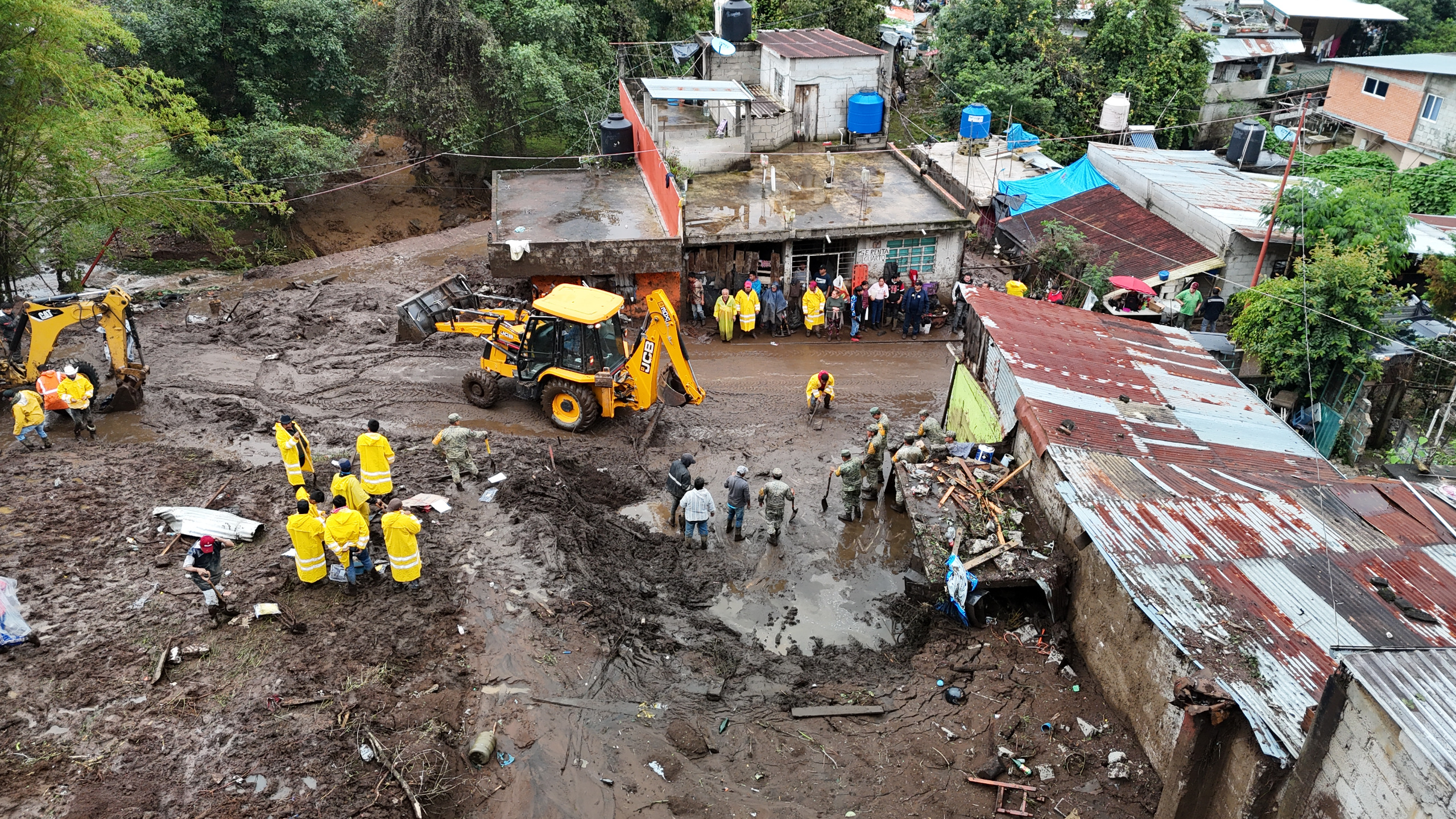Lluvias dejan 13 muertos y más de 20 mil damnificados en Puebla