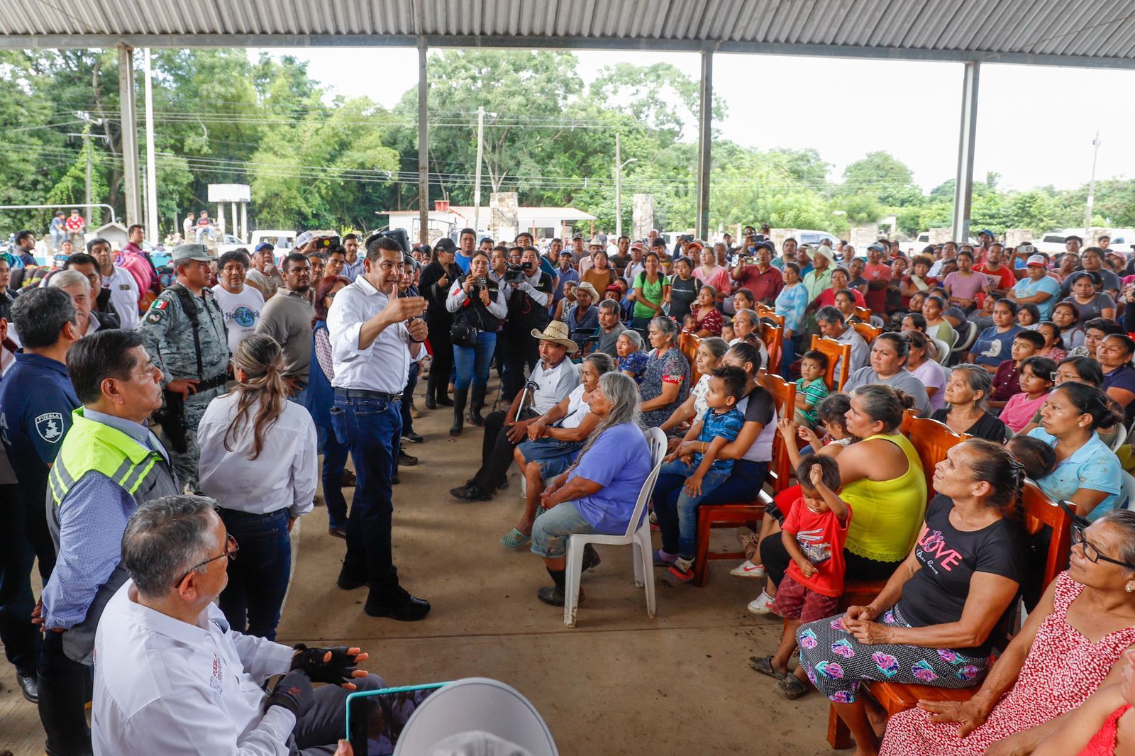Respuesta inmediata a familias afectadas por lluvias en la Sierra Norte