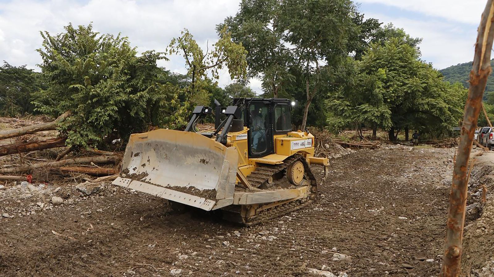 Convocan a 400 voluntarios y apoyo con maquinaria para la Sierra Norte