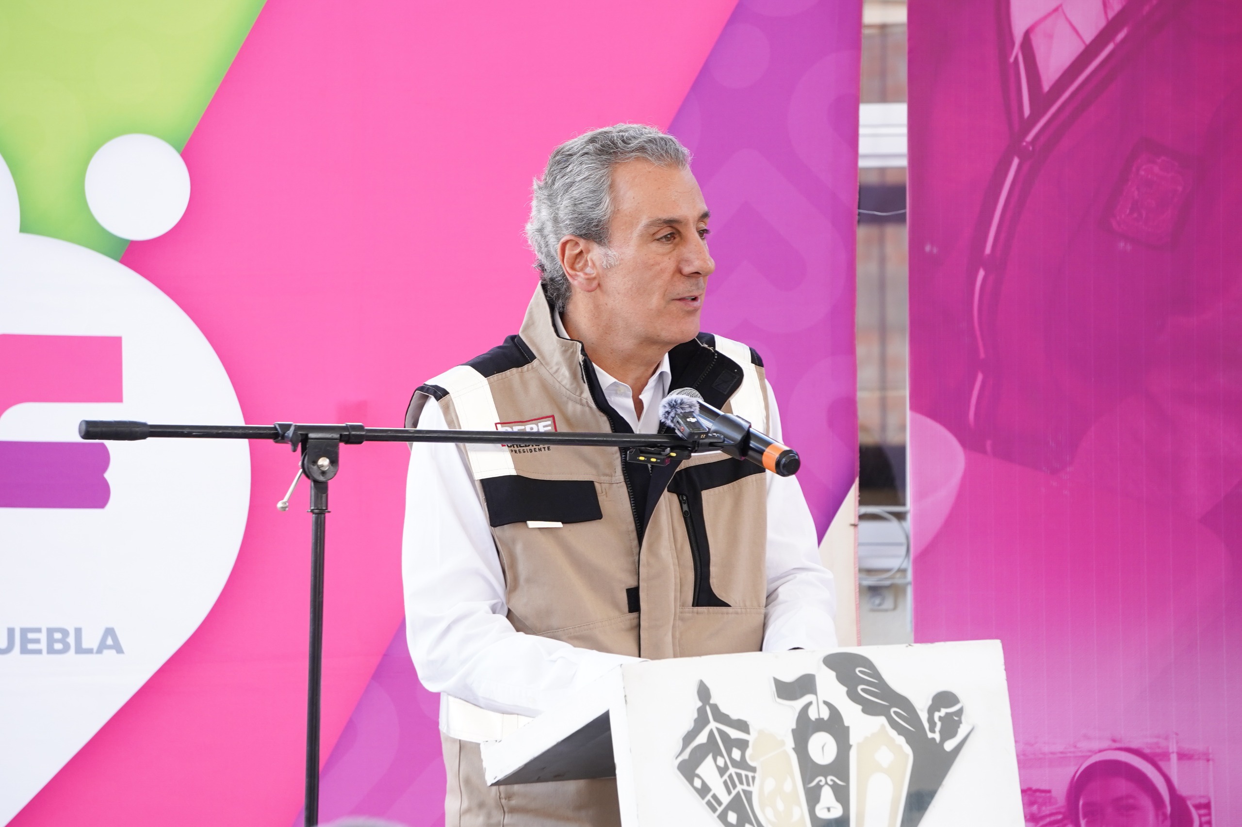 Colocan primera piedra de desayunador escolar en San Francisco Totimehuacan