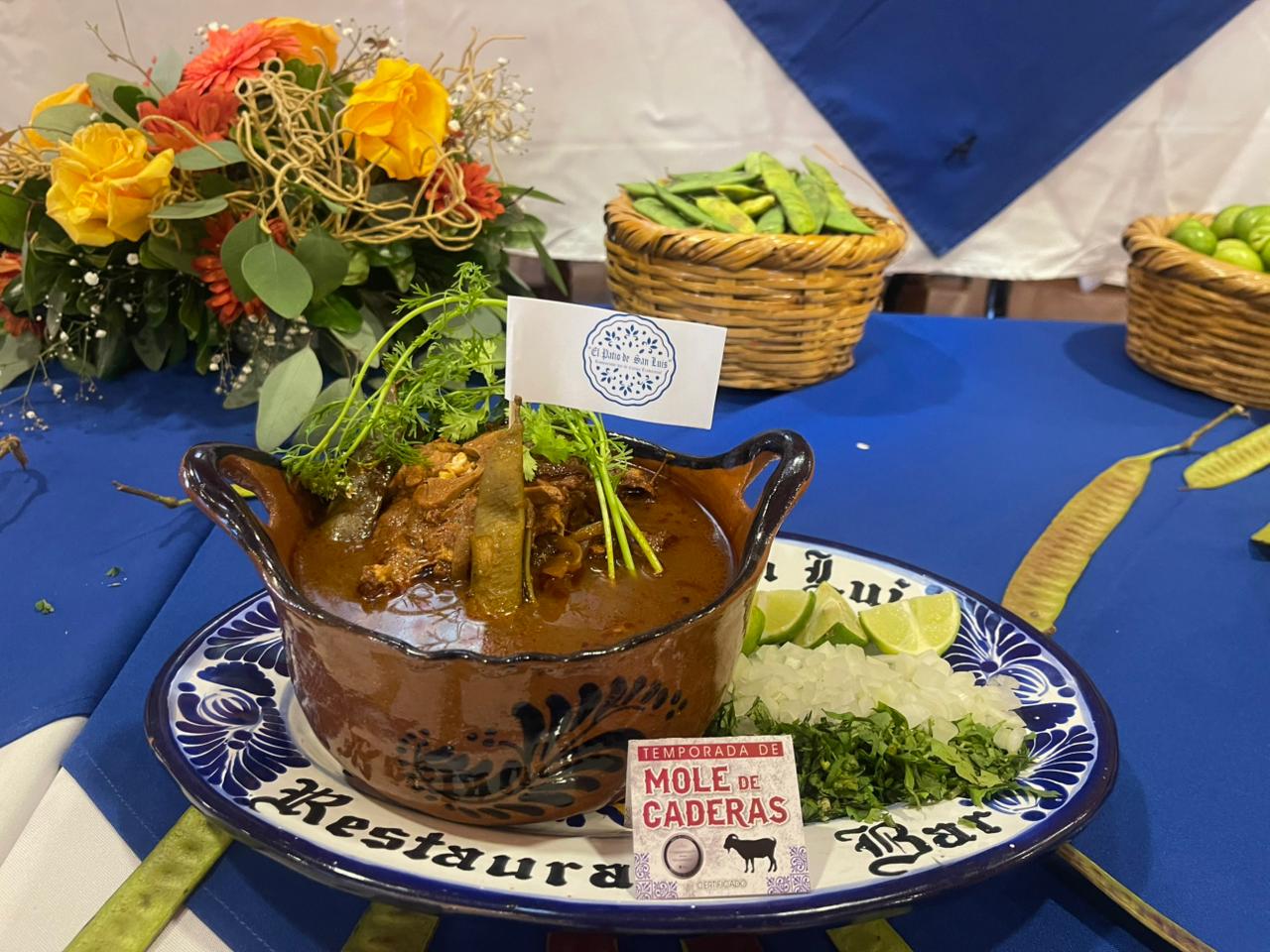 Desde $690 podrás degustar el tradicional mole de caderas en Puebla