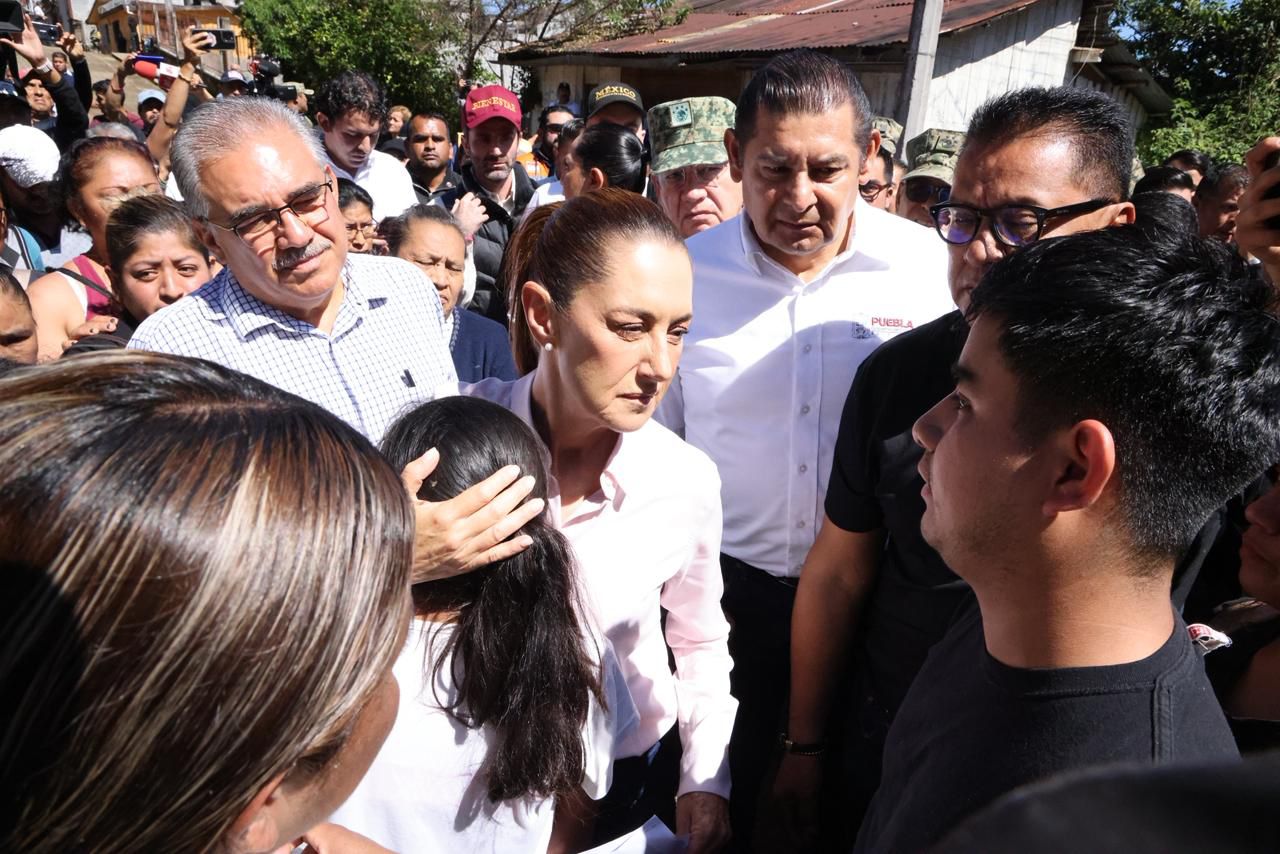 Gobierno de Puebla entrega apoyos y despliega recursos para la recuperación de la Sierra Norte tras lluvias