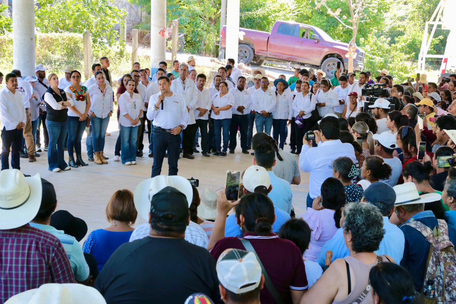 Rehabilitan carreteras en Tenampulco para mejorar conexión con Veracruz gente