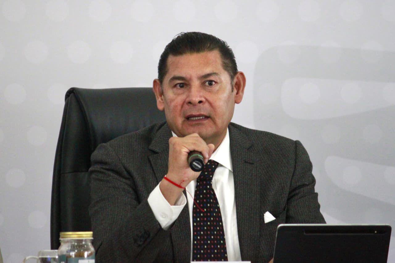 Armenta anuncia 600 cirugías de cataratas y nuevo centro de rehabilitación