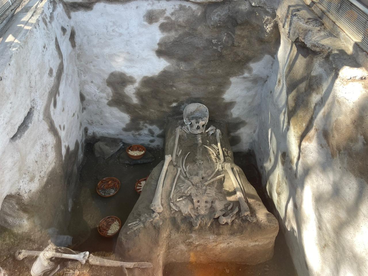 Cholula revive el altar de cráneos esculpidos