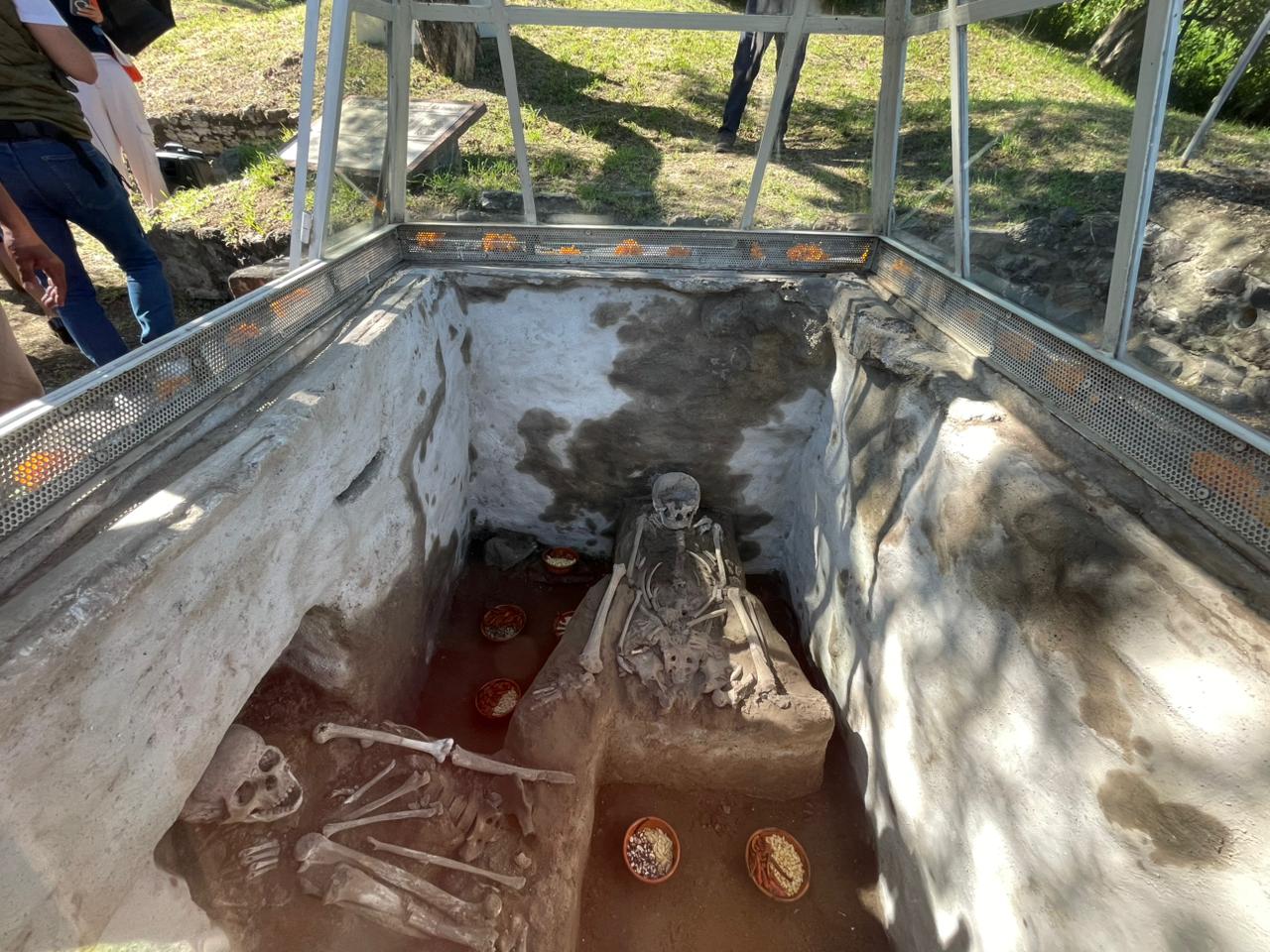 Cholula revive el altar de cráneos esculpidos