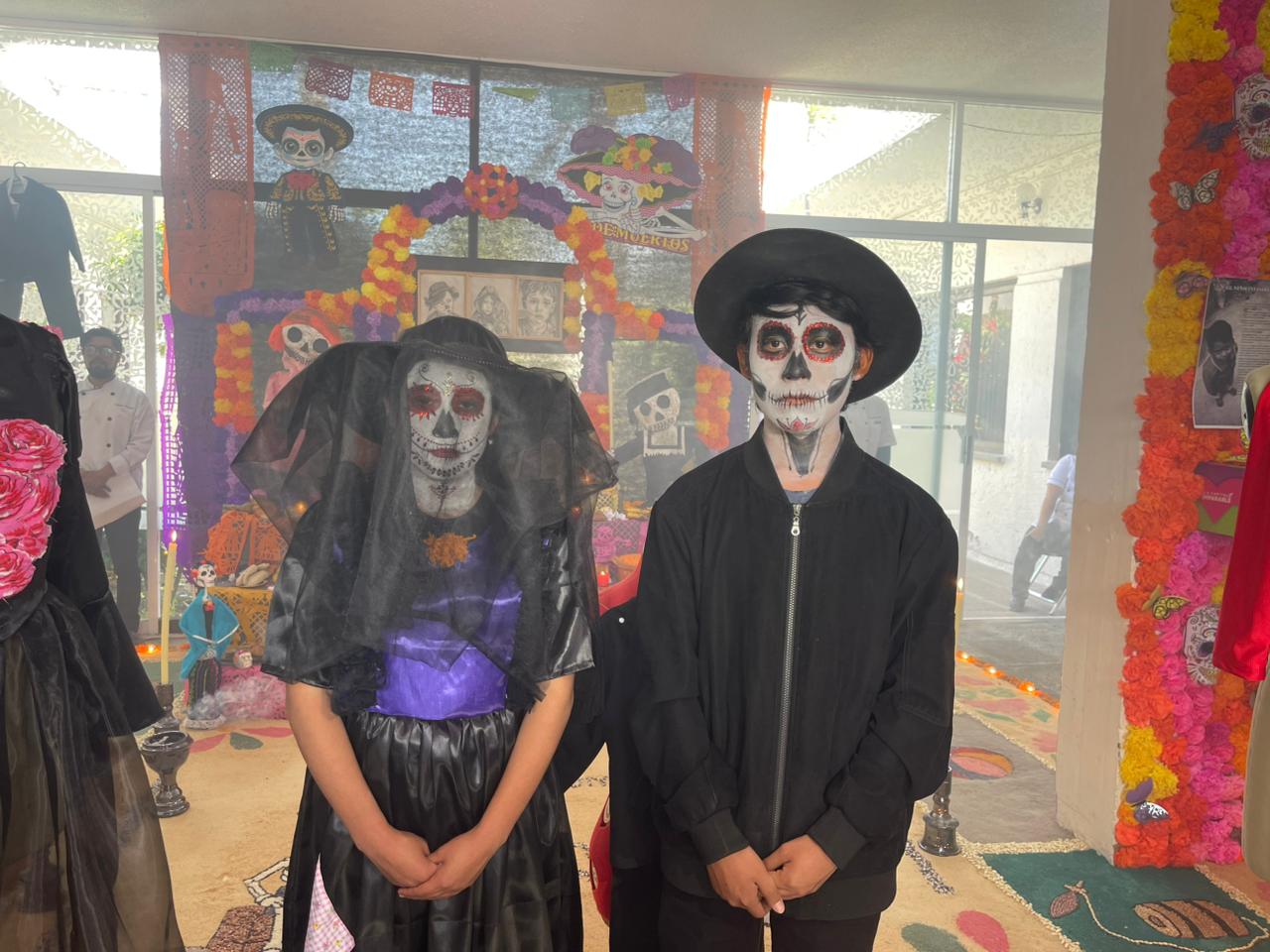 Alumnas del CECADE muestran su talento en disfraces