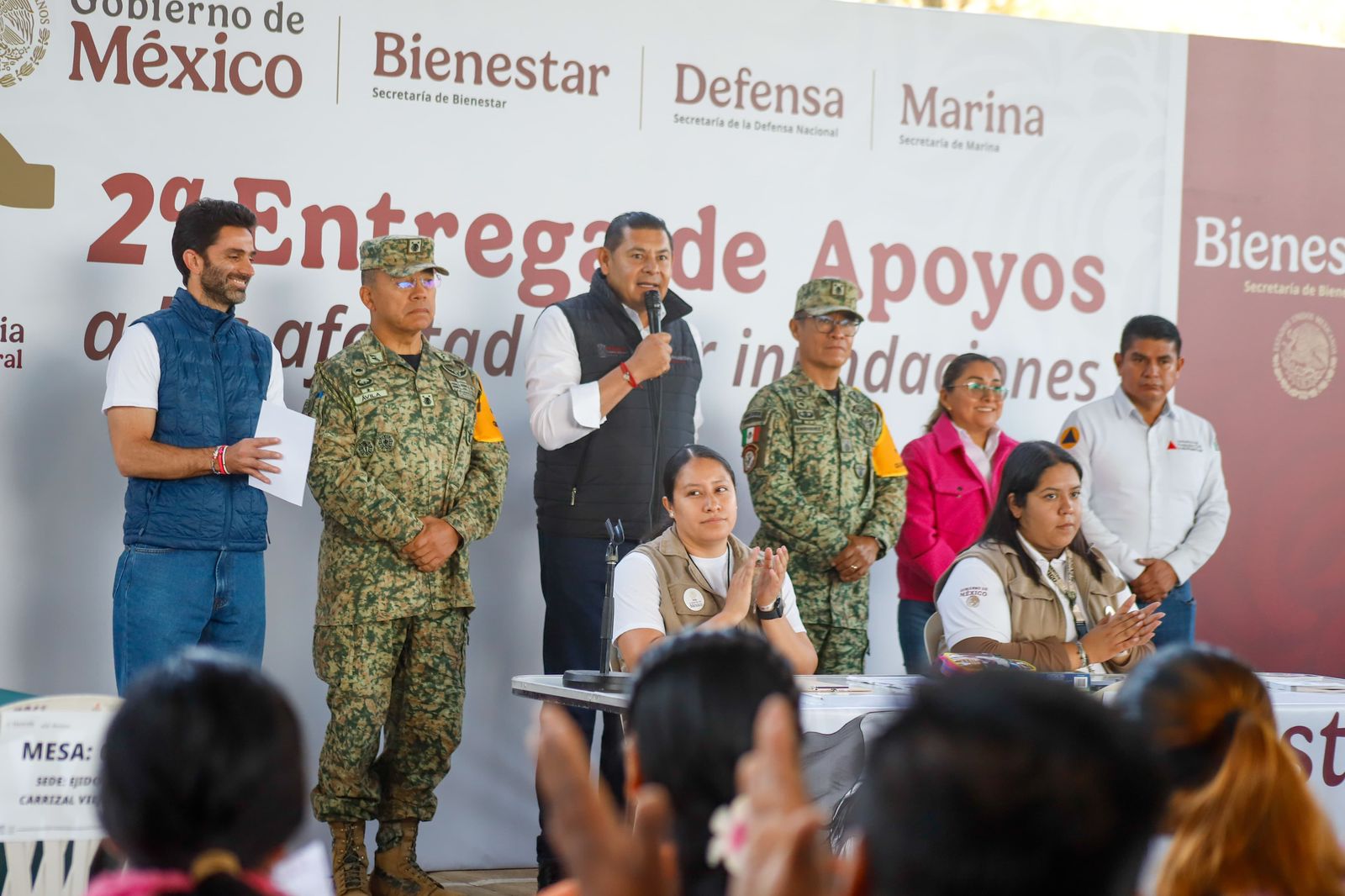 Armenta refuerza la ayuda en El Carrizal y acelera la reconstrucción