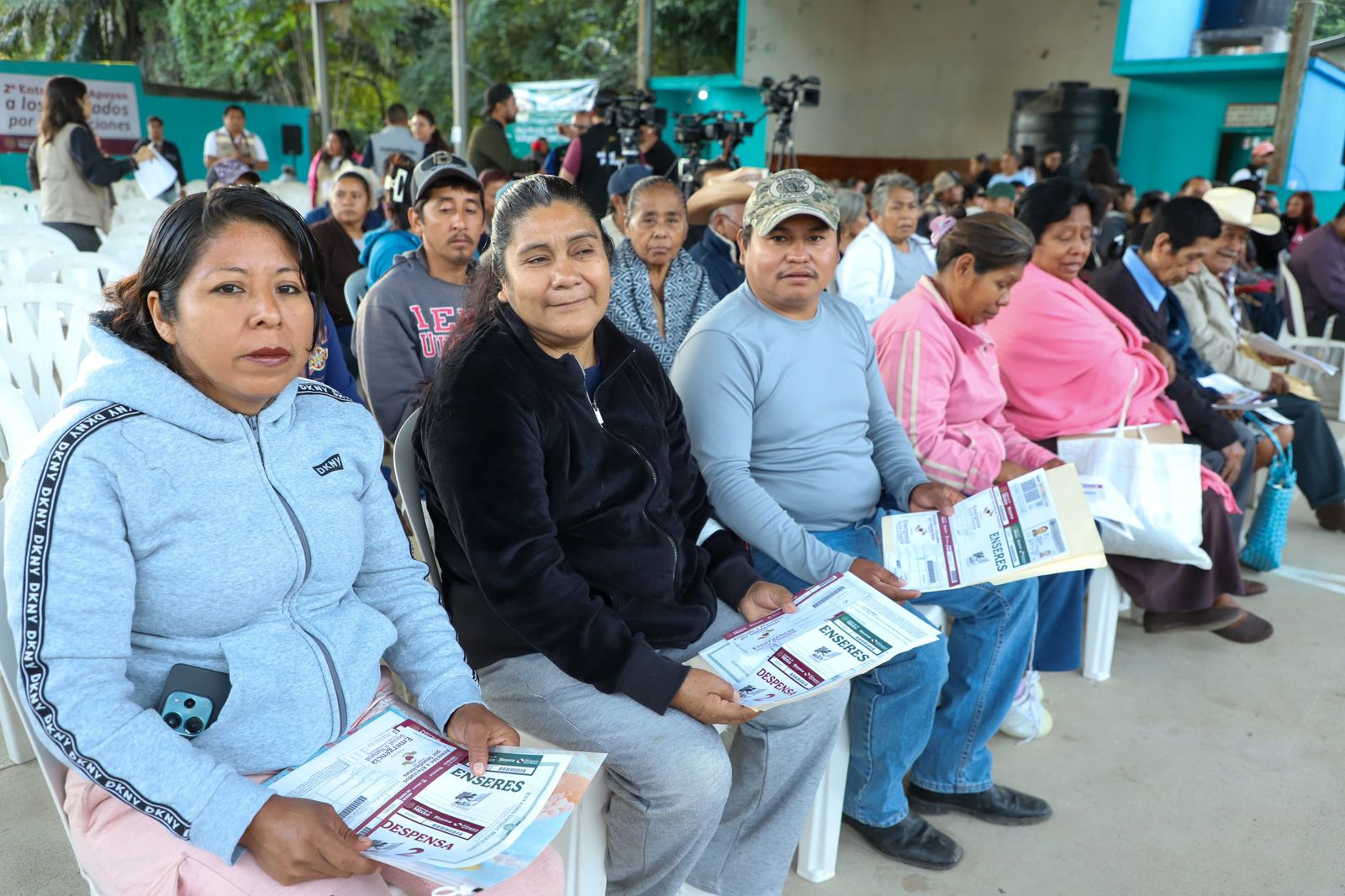 Armenta refuerza la ayuda en El Carrizal y acelera la reconstrucción
