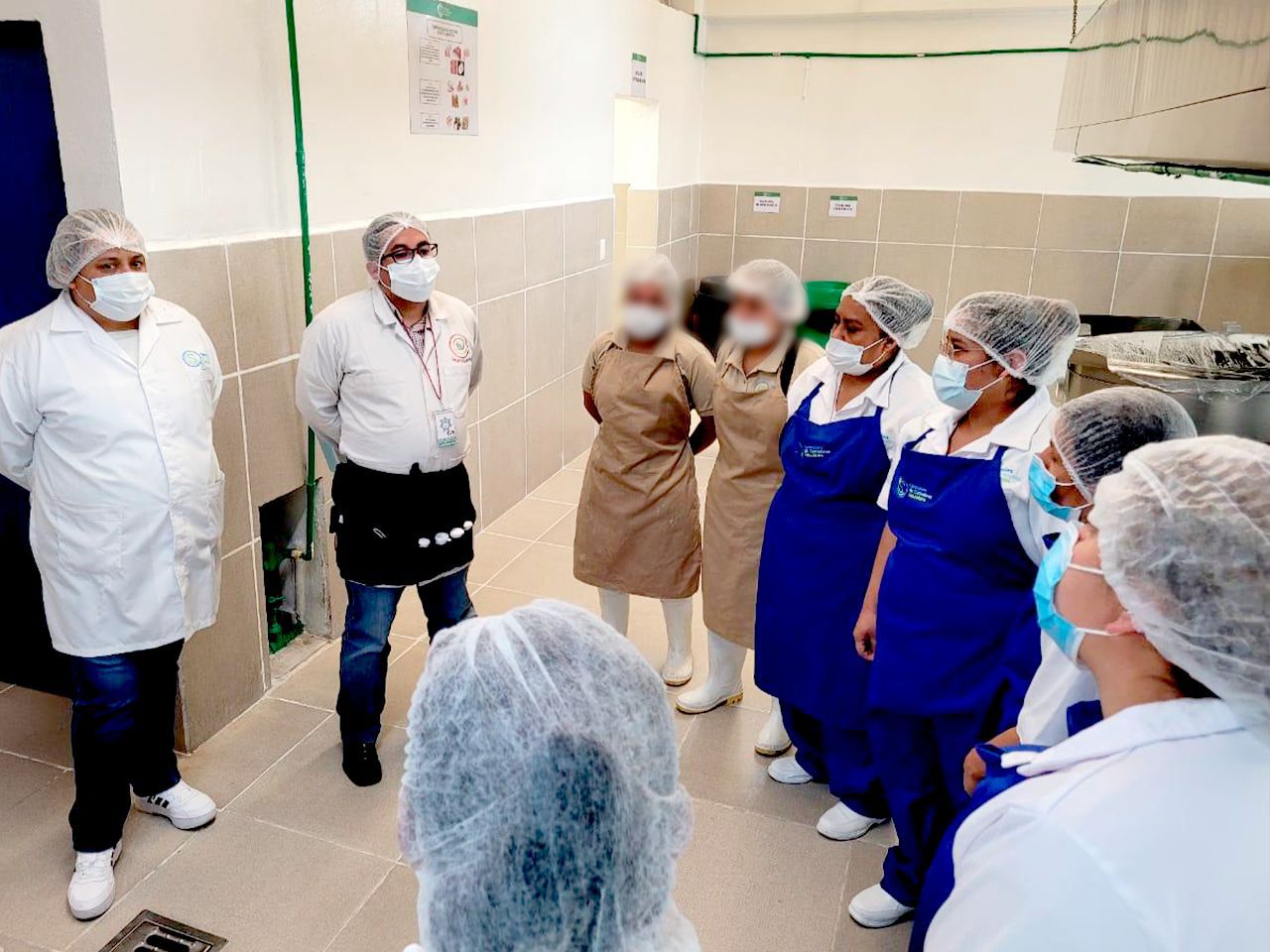 Centro Penitenciario de Serdán acredita "Distinto H" por buen manejo en alimentos