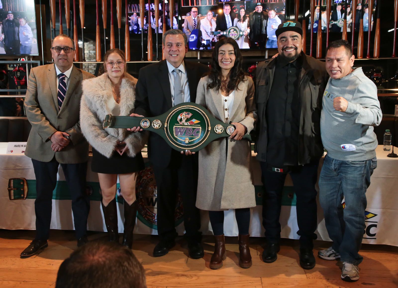 El CMB entrega a Gaby “La Bonita” Sánchez cinturón conmemorativo