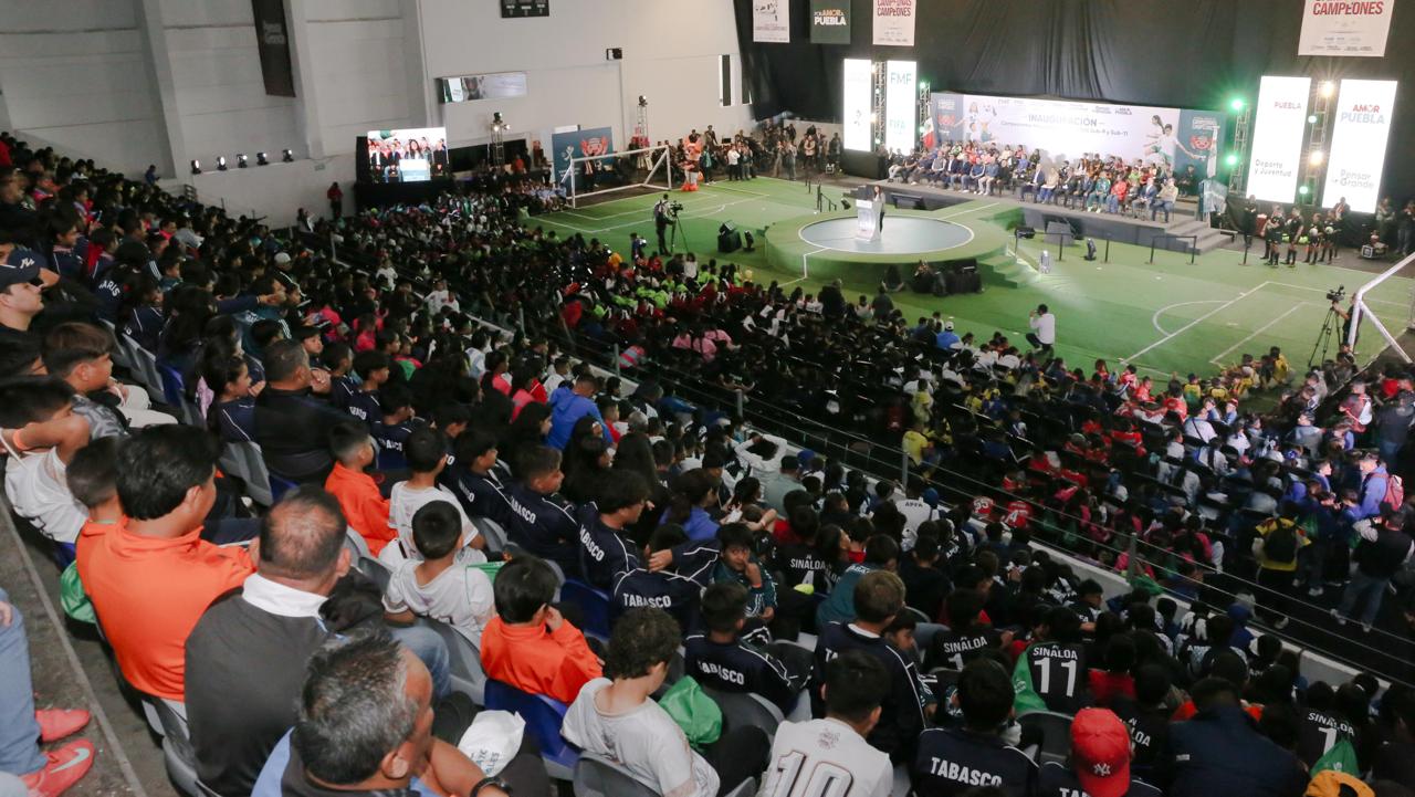 Niñez de todo México se reúne en Puebla para arrancar los Campeonatos Nacionales de Fútbol 2025 gimnasio