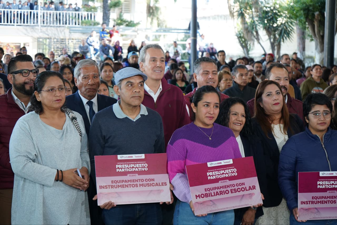 Pepe Chedraui entrega apoyos escolares con Presupuesto Participativo escuela