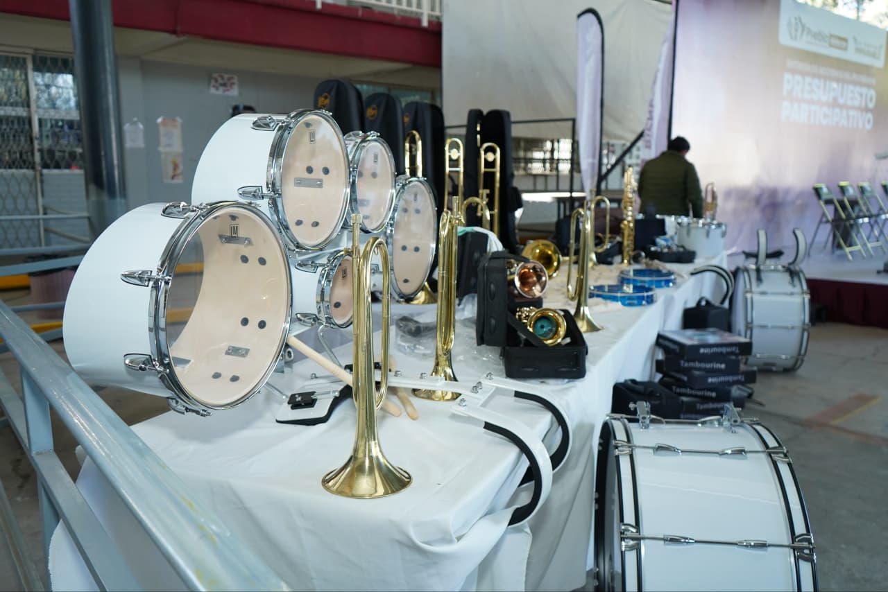 Pepe Chedraui entrega apoyos escolares con Presupuesto Participativo instrumentos