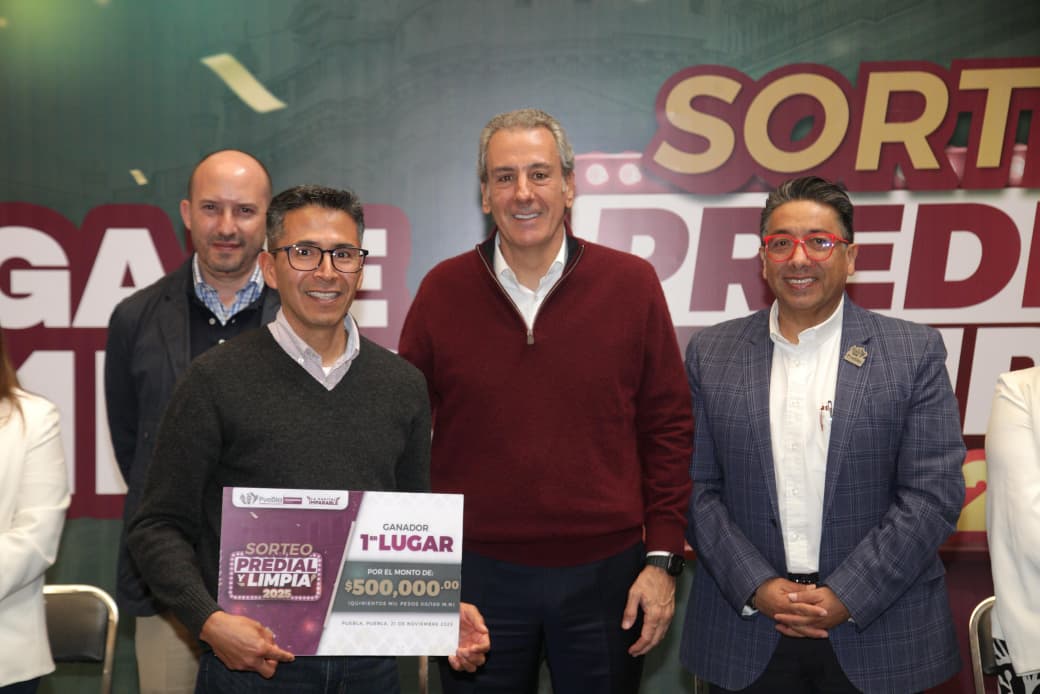 Pepe Chedraui entregó cheques a ganadores del Sorteo Predial 2025