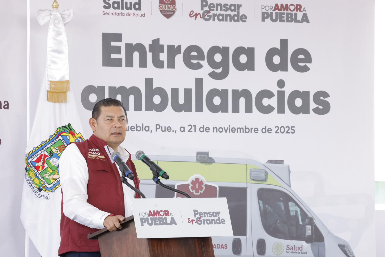 Puebla fortalece su sistema de salud con ambulancias de alta capacidad y especialistas