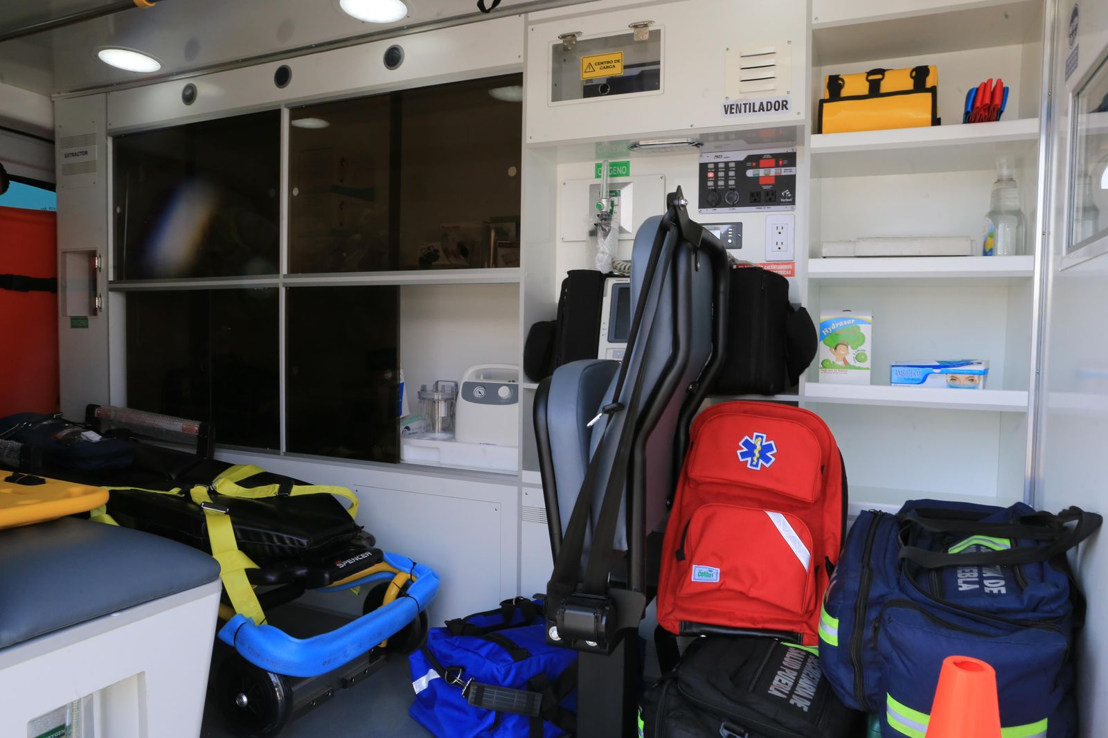 Puebla fortalece su sistema de salud con ambulancias de alta capacidad y especialistas