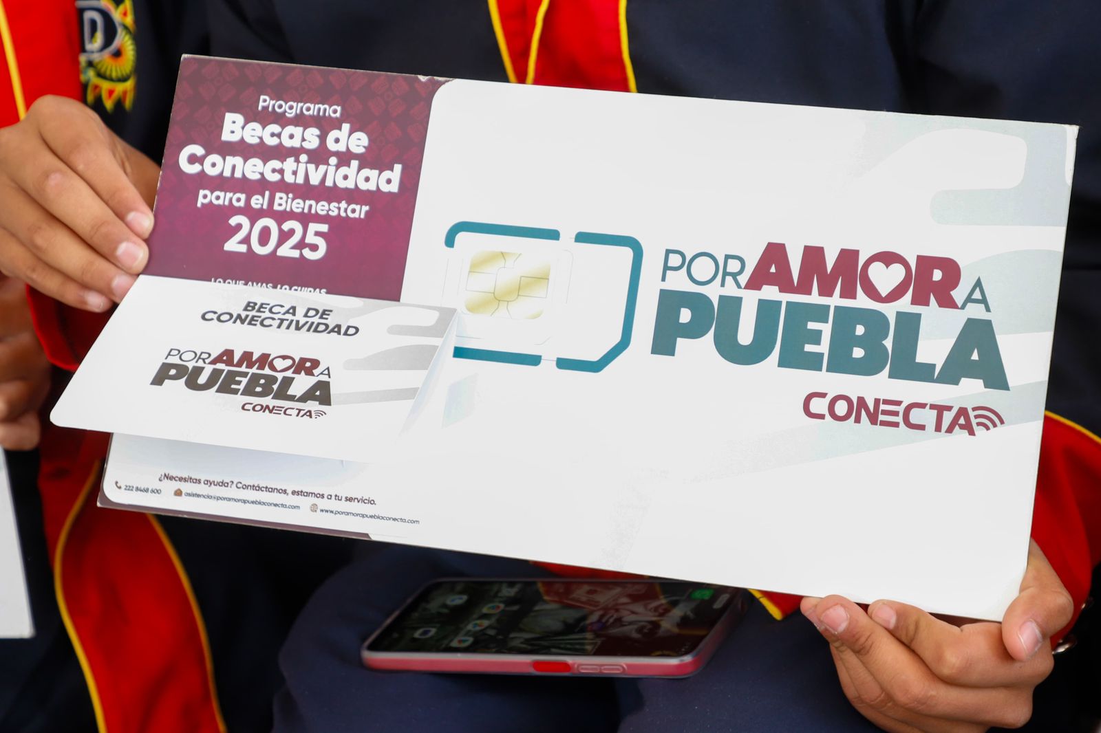 Puebla impulsa la educación digital con 79 mil Becas de Conectividad para 2025 entrega