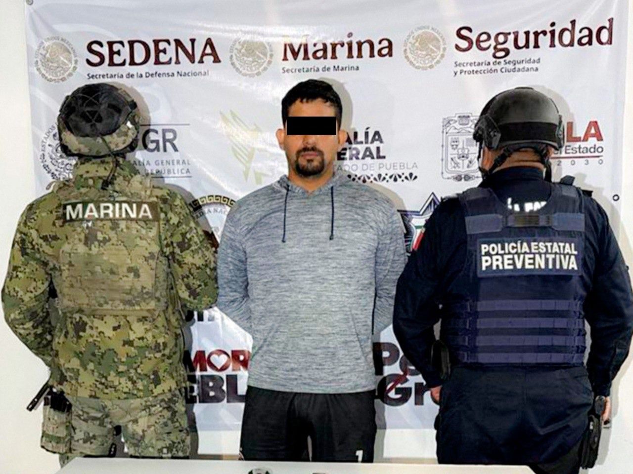 SSP y SEMAR aseguran arma y vehículo en Izúcar de Matamoros