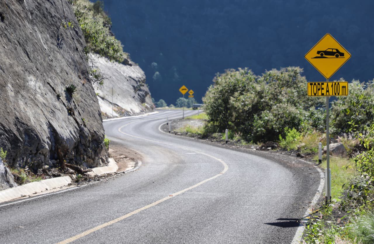 Avanza la construcción de la Carretera Interserrana en Puebla