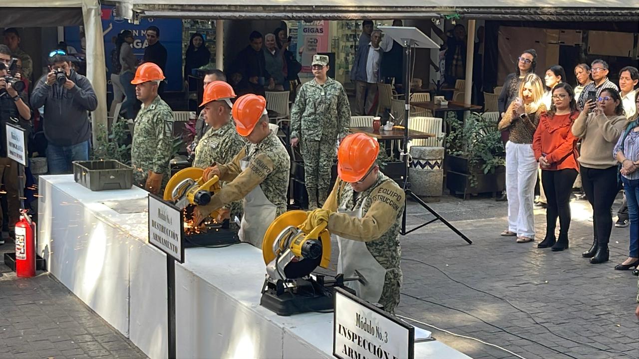 Puebla destruye 156 armas aseguradas en acto público