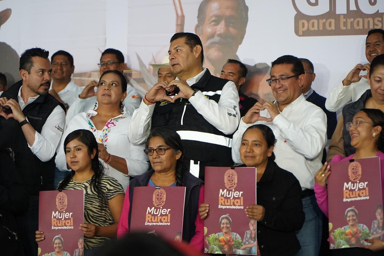 Gran entrega para transformar el campo poblano 