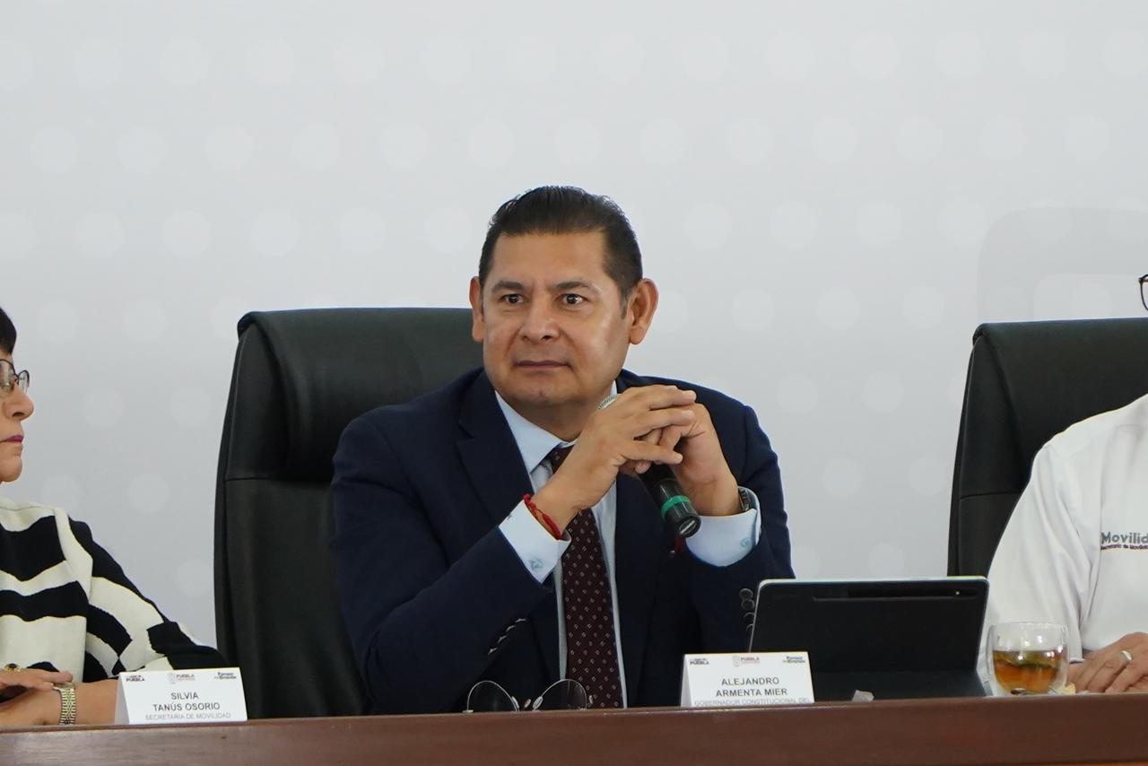 Puebla impulsa apoyos para modernizar el transporte