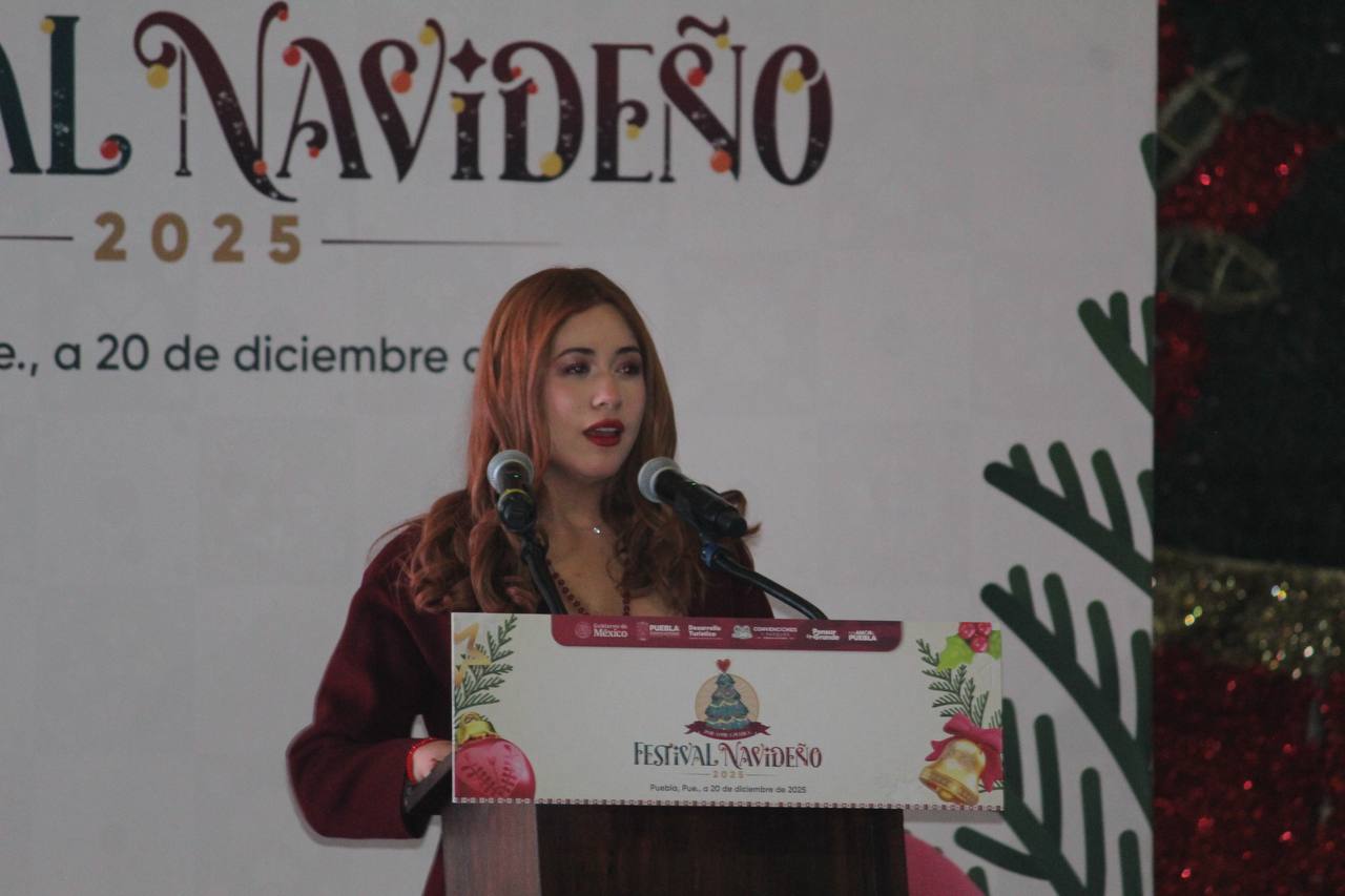 Encienden árbol del Festival Navideño Por Amor a Puebla