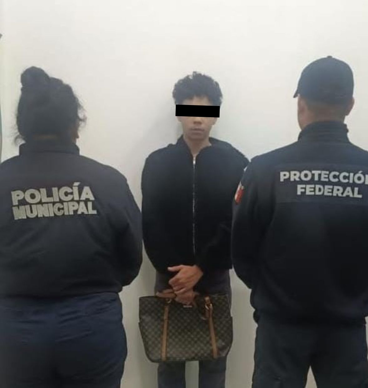 Policía Municipal de Cuautlancingo detiene a hombre por robo