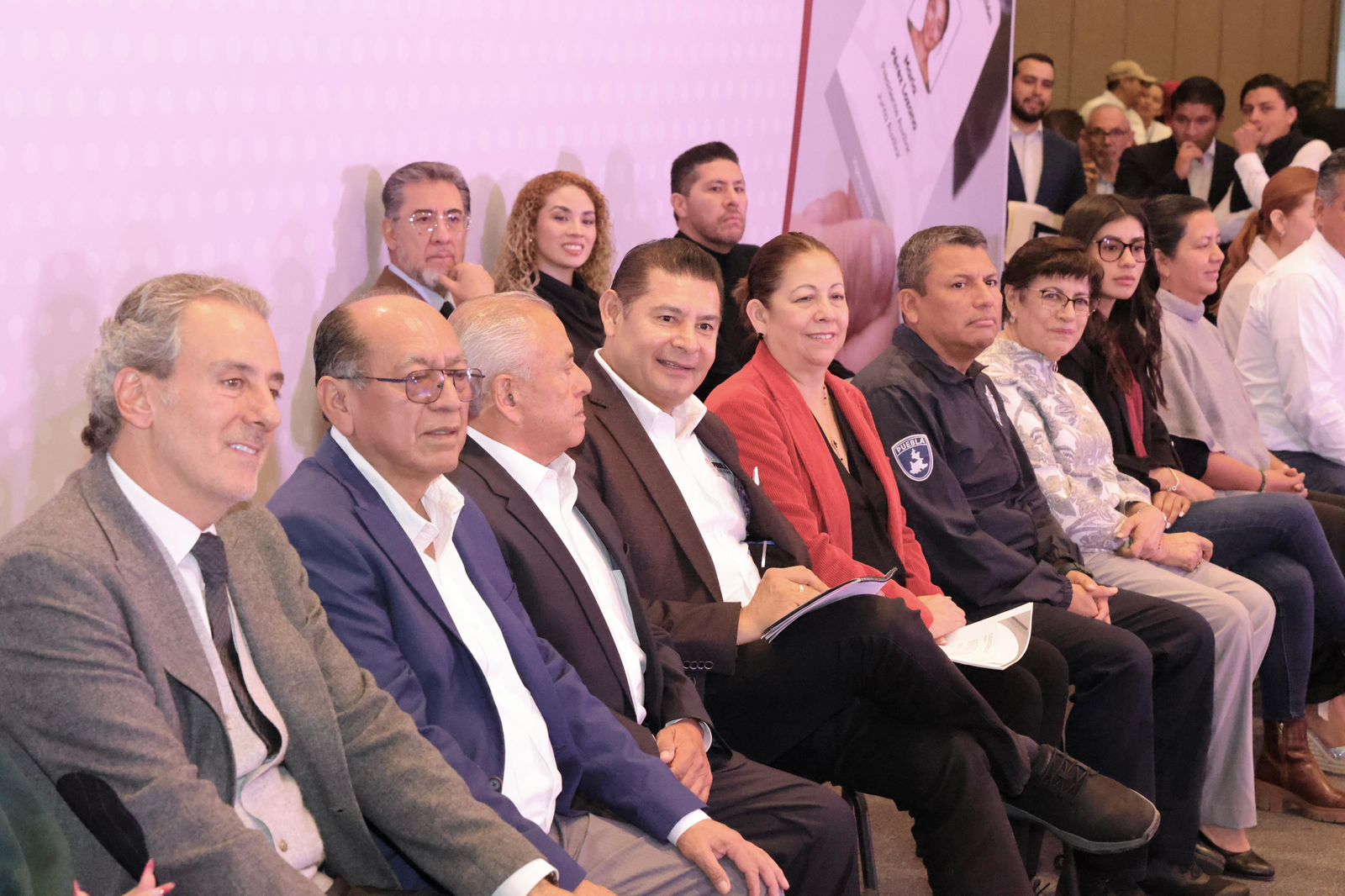 Entregan credenciales y apoyos a presidentes auxiliares