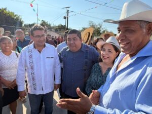Obra comunitaria lleva mejores caminos a Olomatlán calle