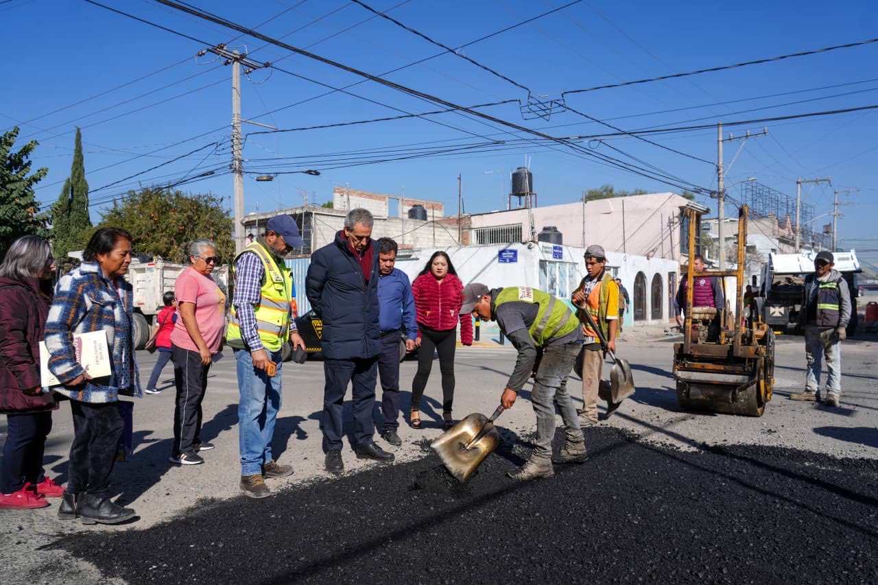 Supervisa Pepe Chedraui labores de bacheo en Álamos Vista Hermosa calles