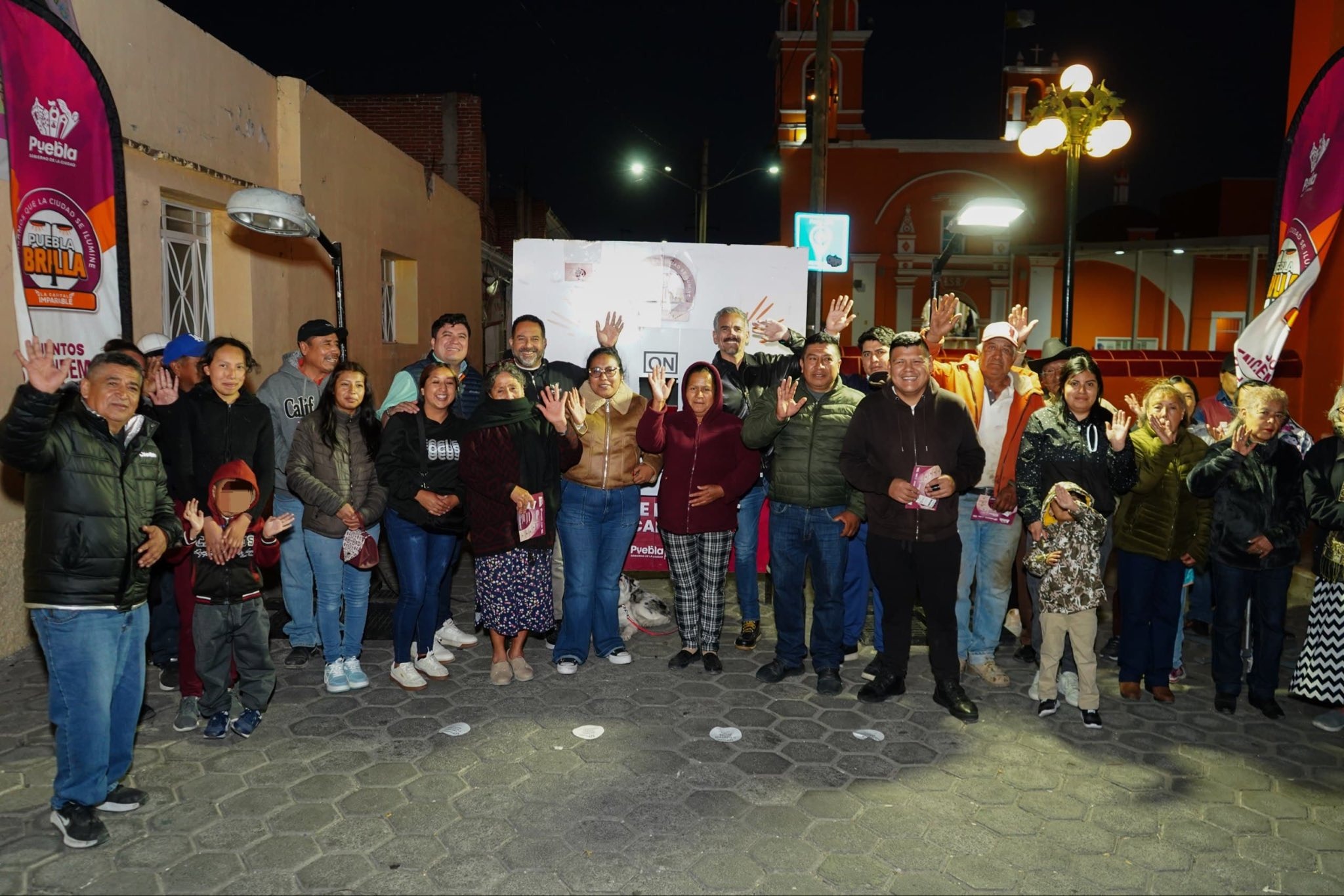 Puebla Brilla moderniza 353 luminarias en San Baltazar Tetela