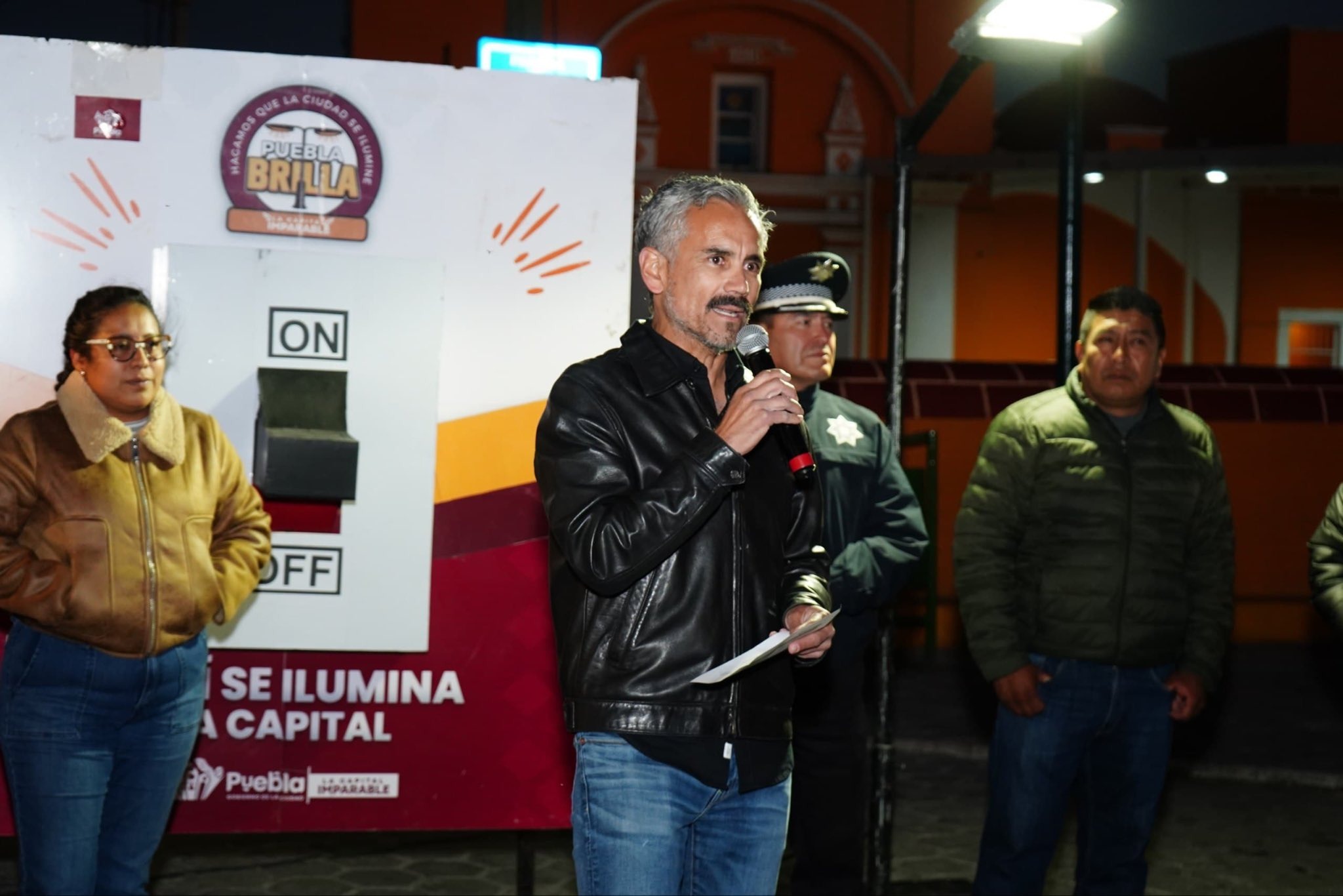Puebla Brilla moderniza 353 luminarias en San Baltazar Tetela