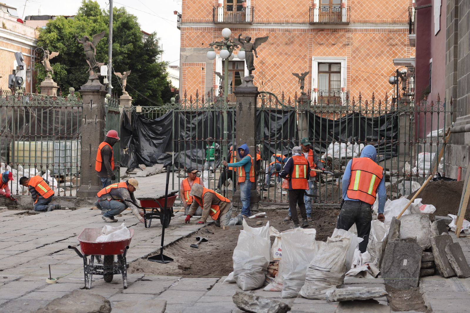 Gobierno de Puebla rehabilita el atrio de la Catedral