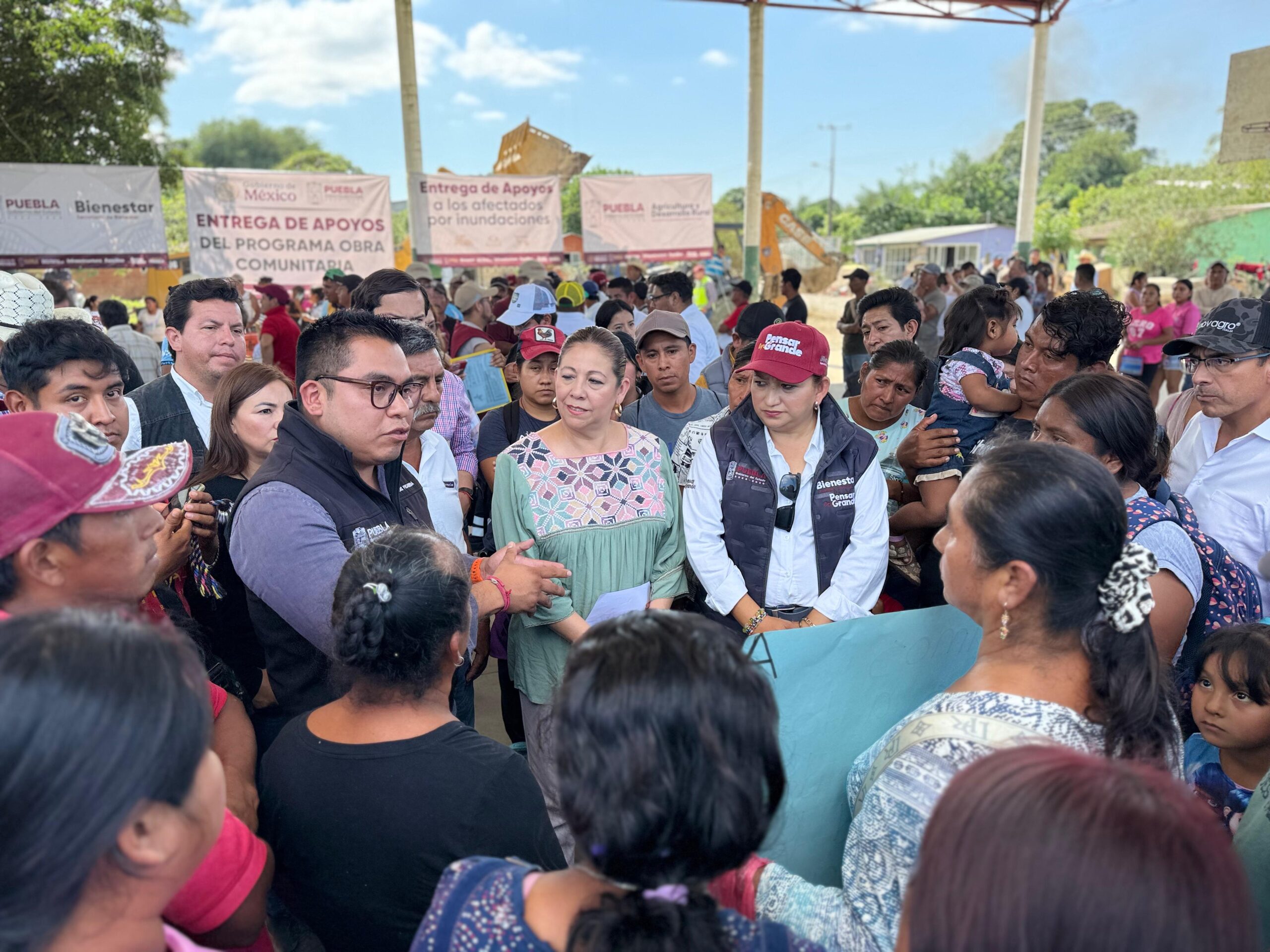 Laura Artemisa coordina apoyo a familias afectadas por lluvias_FOTO2