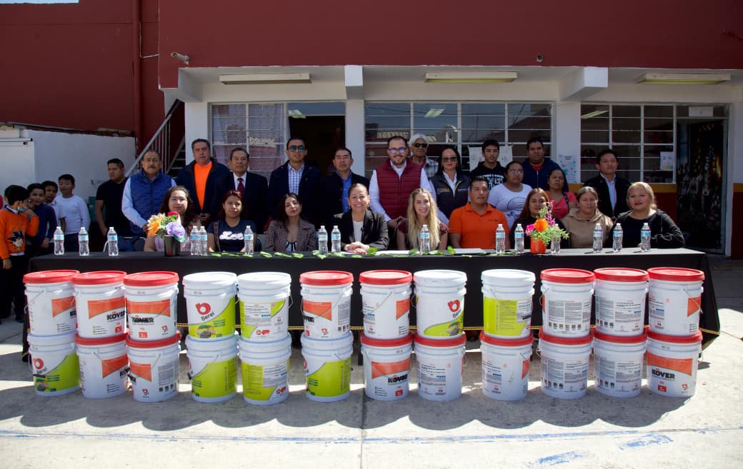 Obra Comunitaria impulsa mejora de planteles de Puebla