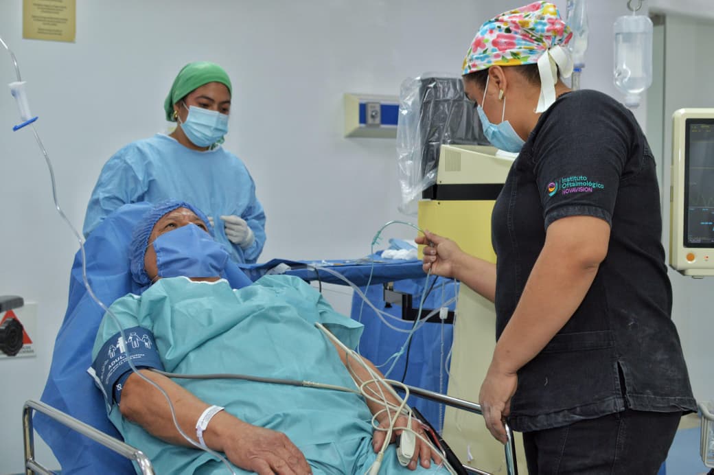 Programa “Iluminando Miradas” devuelve la vista a personas mayores