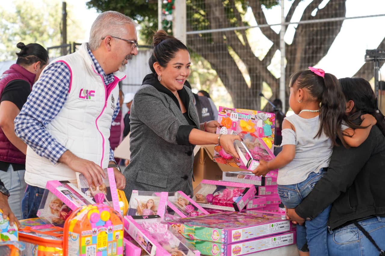Reyes Magos llegan a Azumiatla y Los Ángeles Mayorazgo