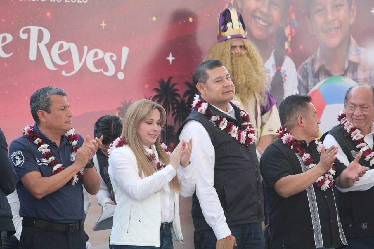 Gobierno de Puebla entrega juguetes por Día de Reyes